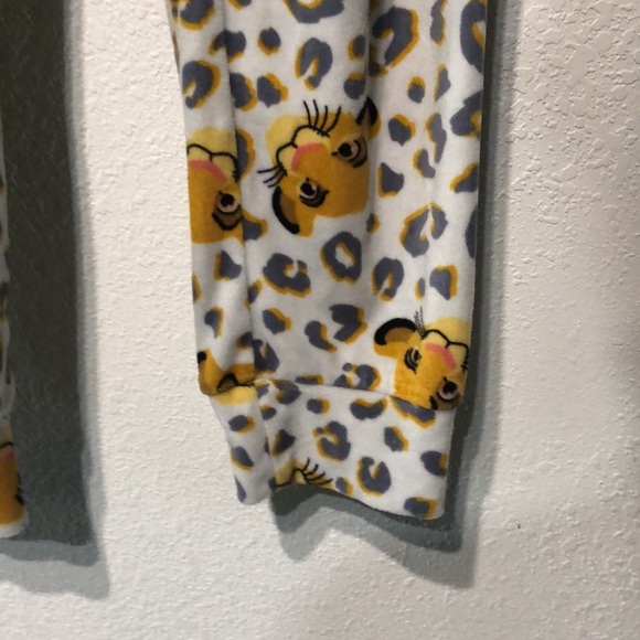 SOLD !!! Disney Simba pajama pants - Picture 4 of 7